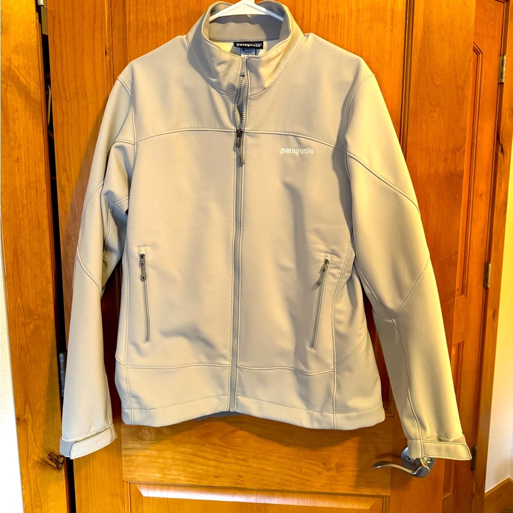 Patagonia Women’s Polortec Windblock Jacket, size large.